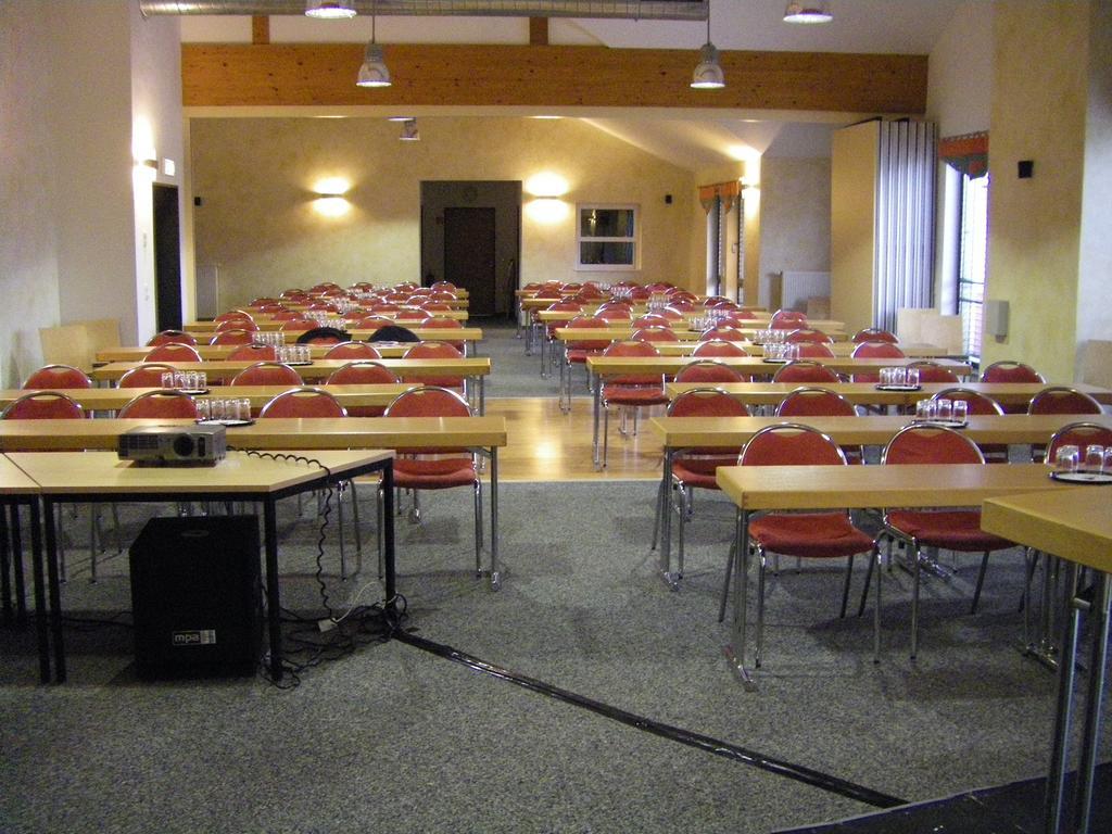 Euroville Jugend- Und Sporthotel Наумбург Экстерьер фото