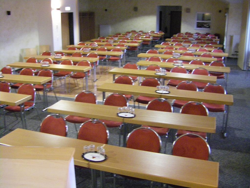 Euroville Jugend- Und Sporthotel Наумбург Экстерьер фото