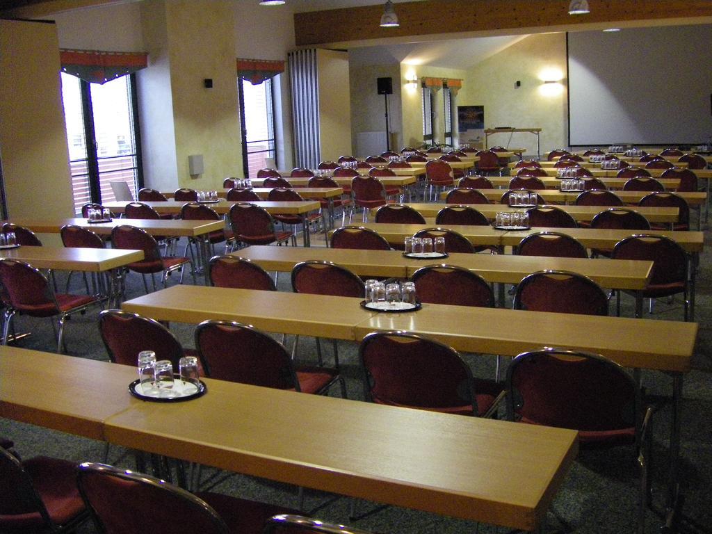 Euroville Jugend- Und Sporthotel Наумбург Экстерьер фото