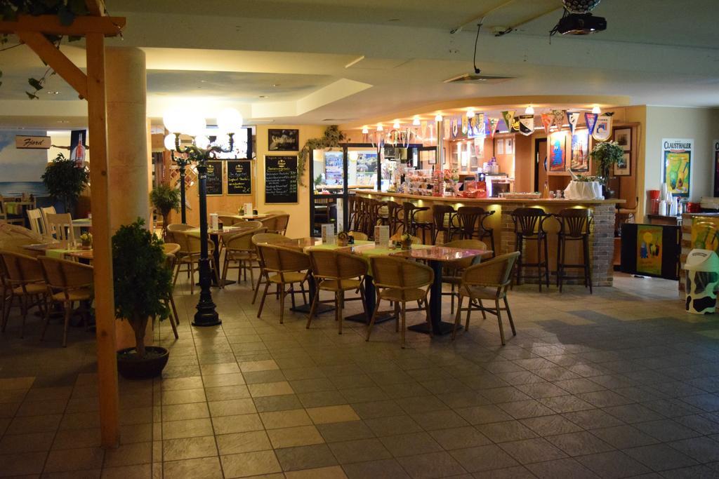 Euroville Jugend- Und Sporthotel Наумбург Экстерьер фото