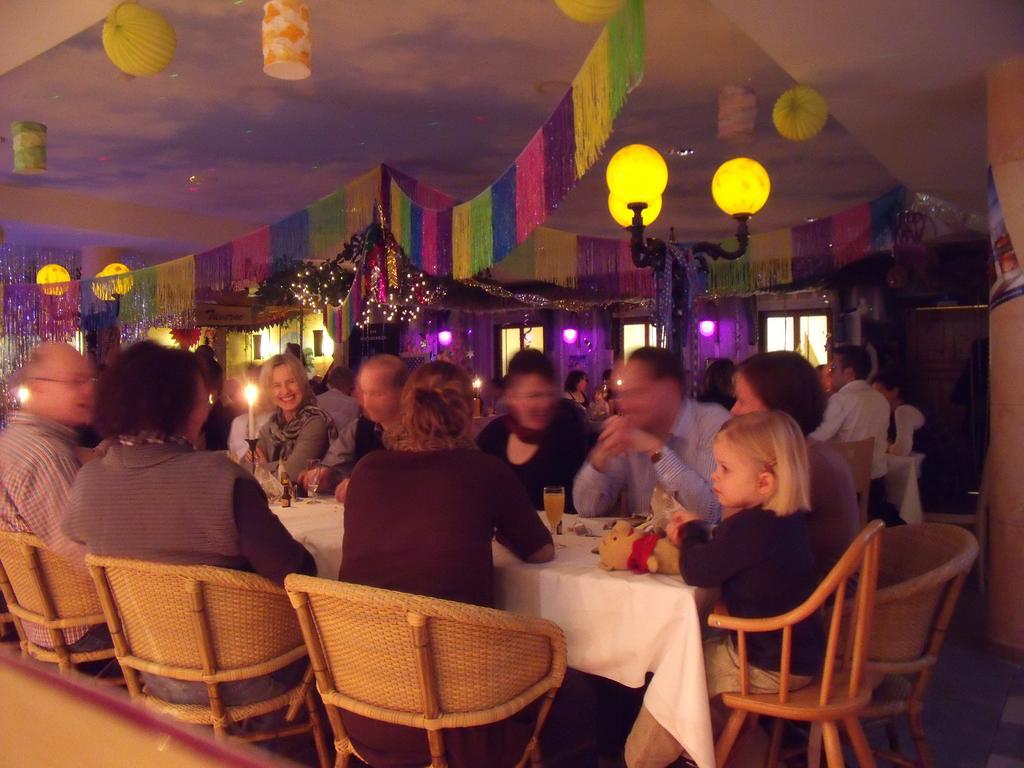 Euroville Jugend- Und Sporthotel Наумбург Экстерьер фото