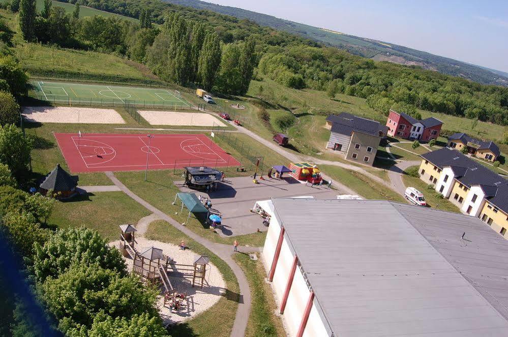 Euroville Jugend- Und Sporthotel Наумбург Экстерьер фото