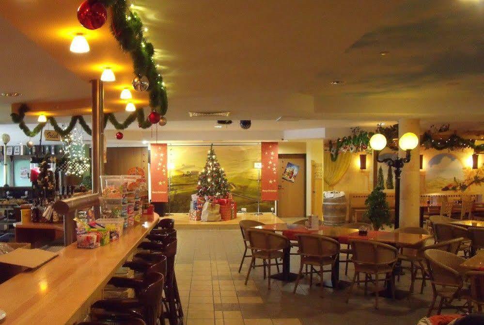 Euroville Jugend- Und Sporthotel Наумбург Экстерьер фото
